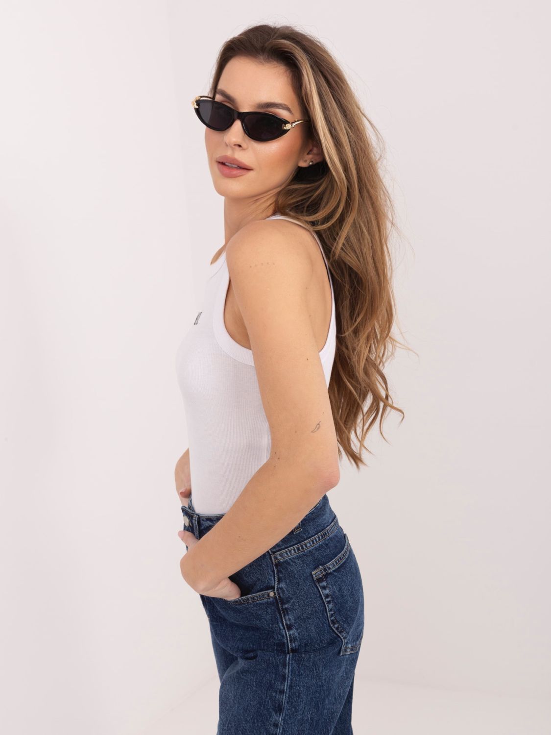 Bílý bavlněný top s výšivkou a nápisem