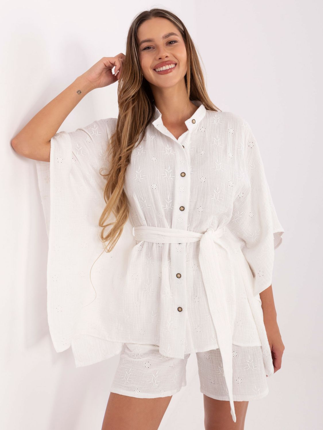 Bílý komplet s 3/4 rukávy a šortkami