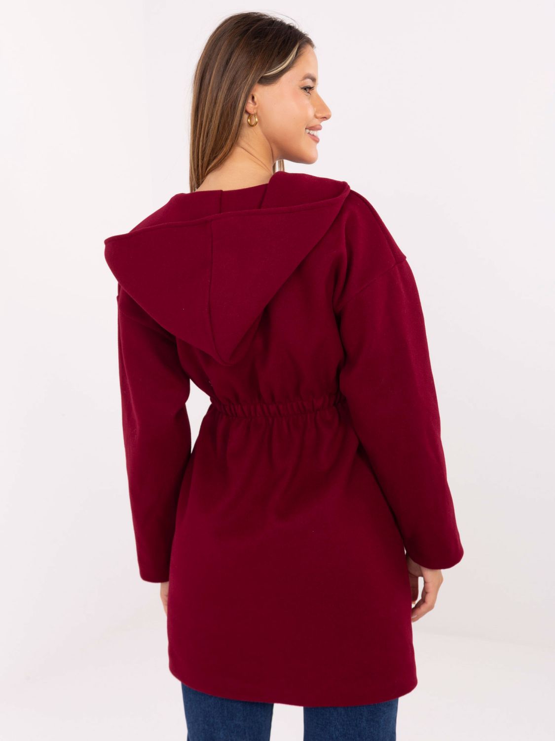 Bordó přechodný kabát s kapucí a páskem