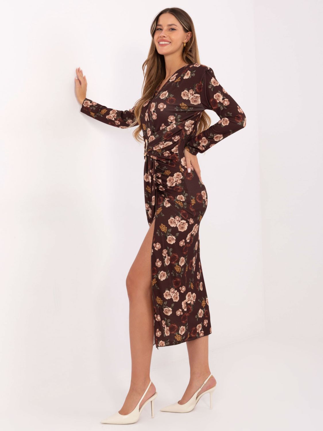 Hnědé květované midi šaty s překládaným výstřihem