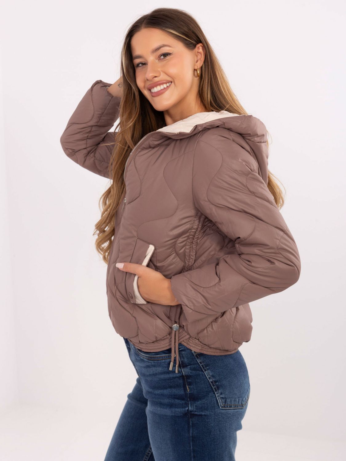 Hnědá přechodná bunda s kapucí