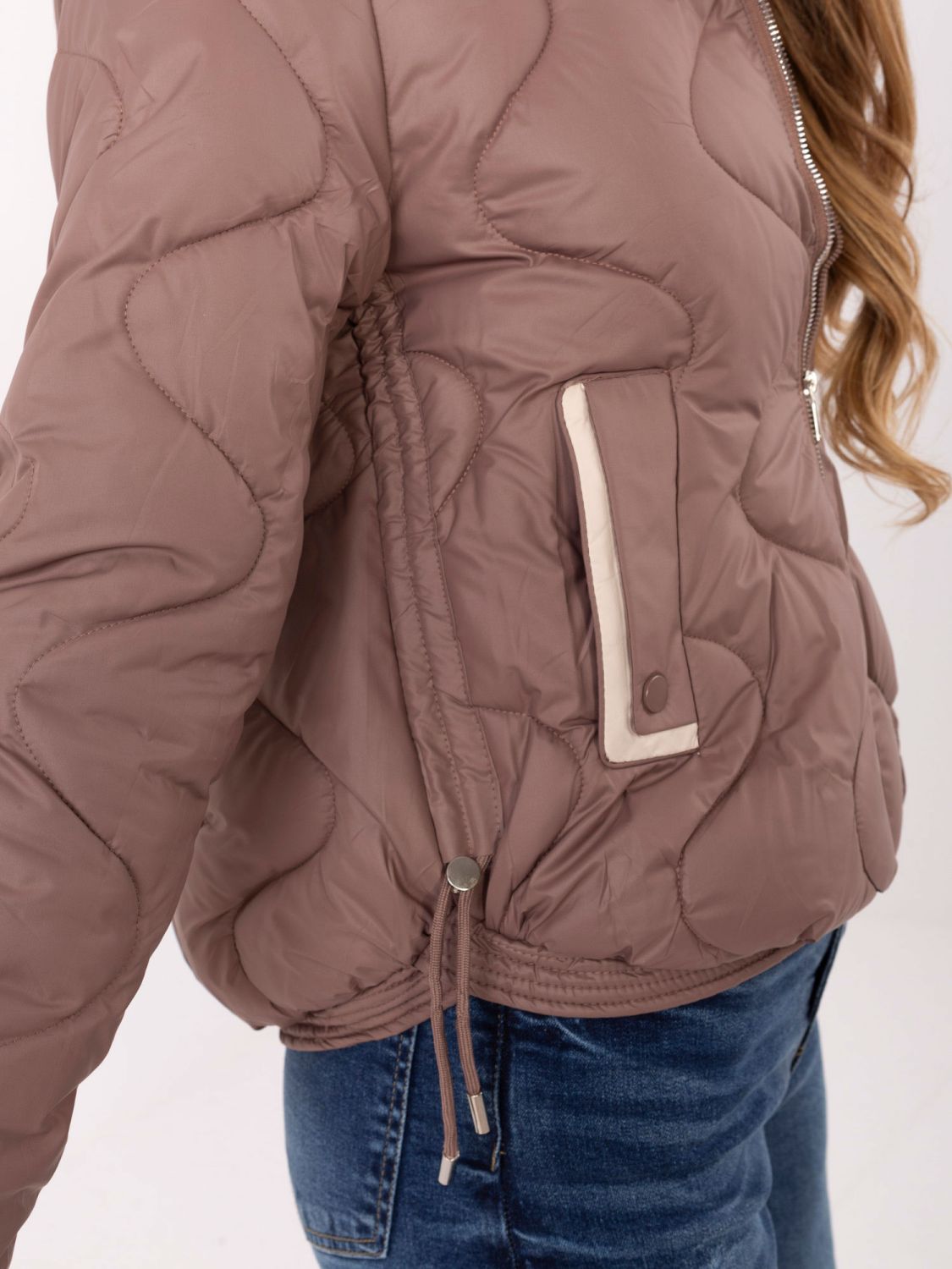 Hnědá přechodná bunda s kapucí