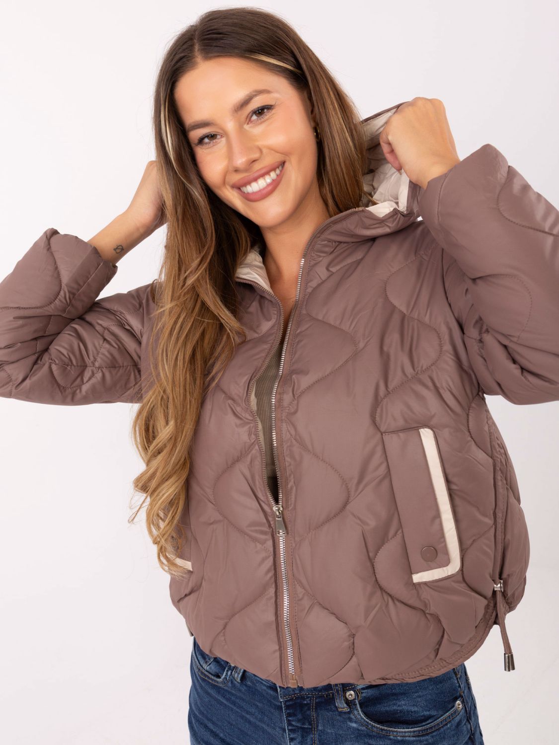 Hnědá přechodná bunda s kapucí