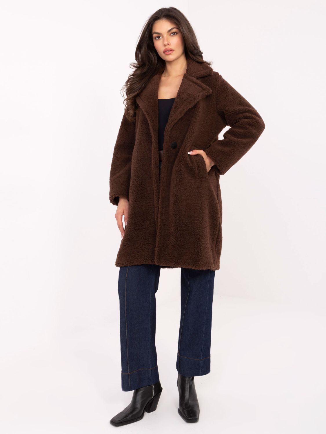 Hnědý teddy kabát s podšívkou a kapsami