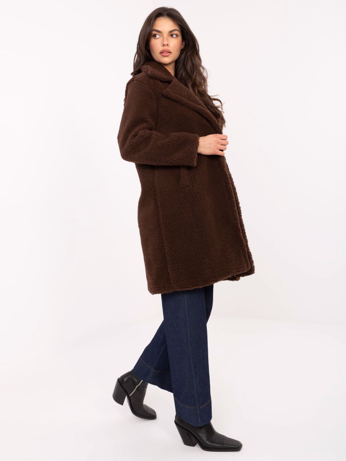 Hnědý teddy kabát s podšívkou a kapsami