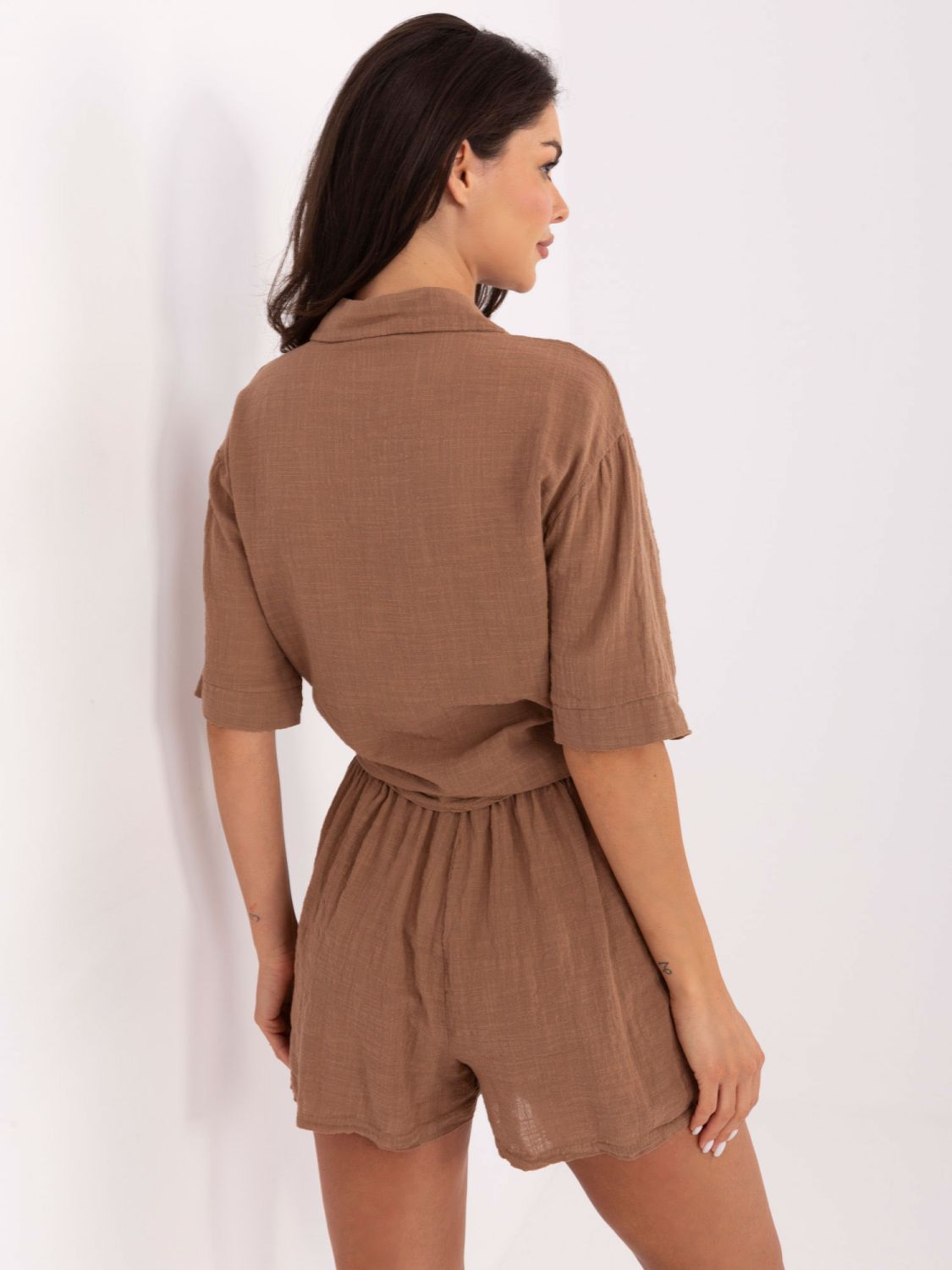 Elegantní komplet v hnědé barvě