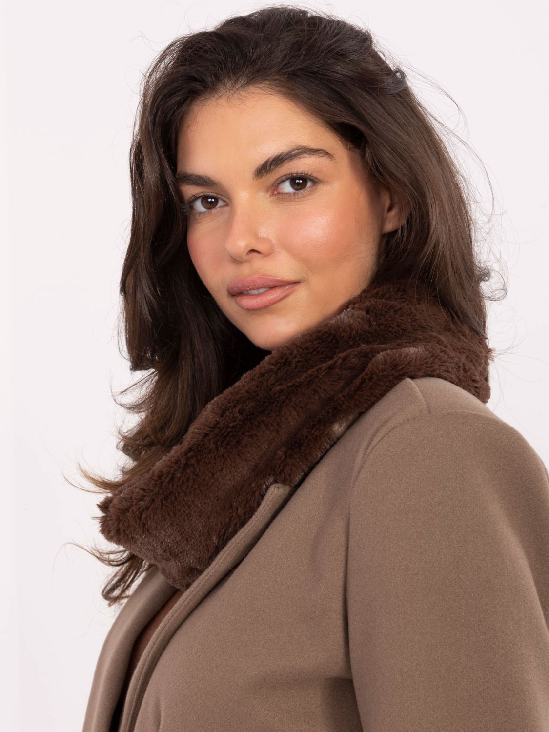 Hnědý dámský nákrčník z jemného polyesteru