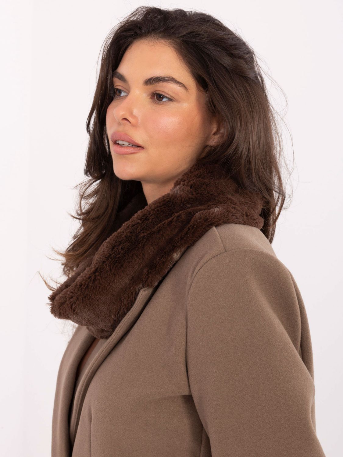 Hnědý dámský nákrčník z jemného polyesteru