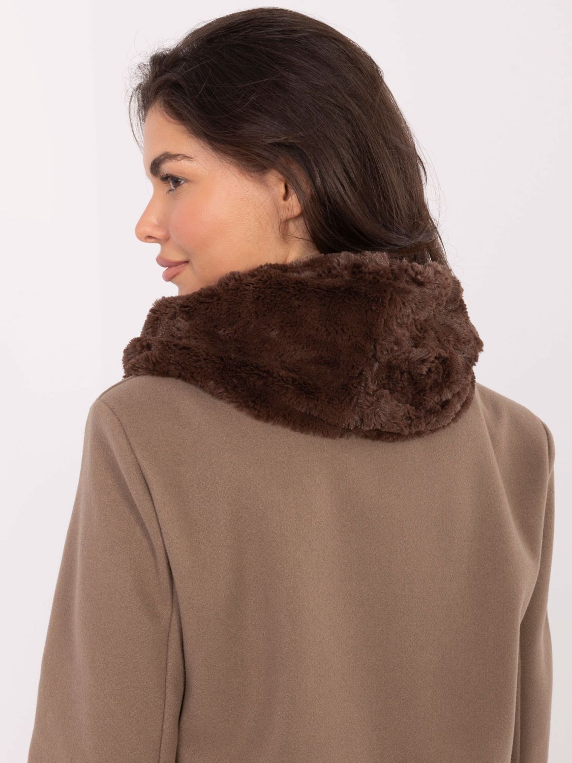 Hnědý dámský nákrčník z jemného polyesteru