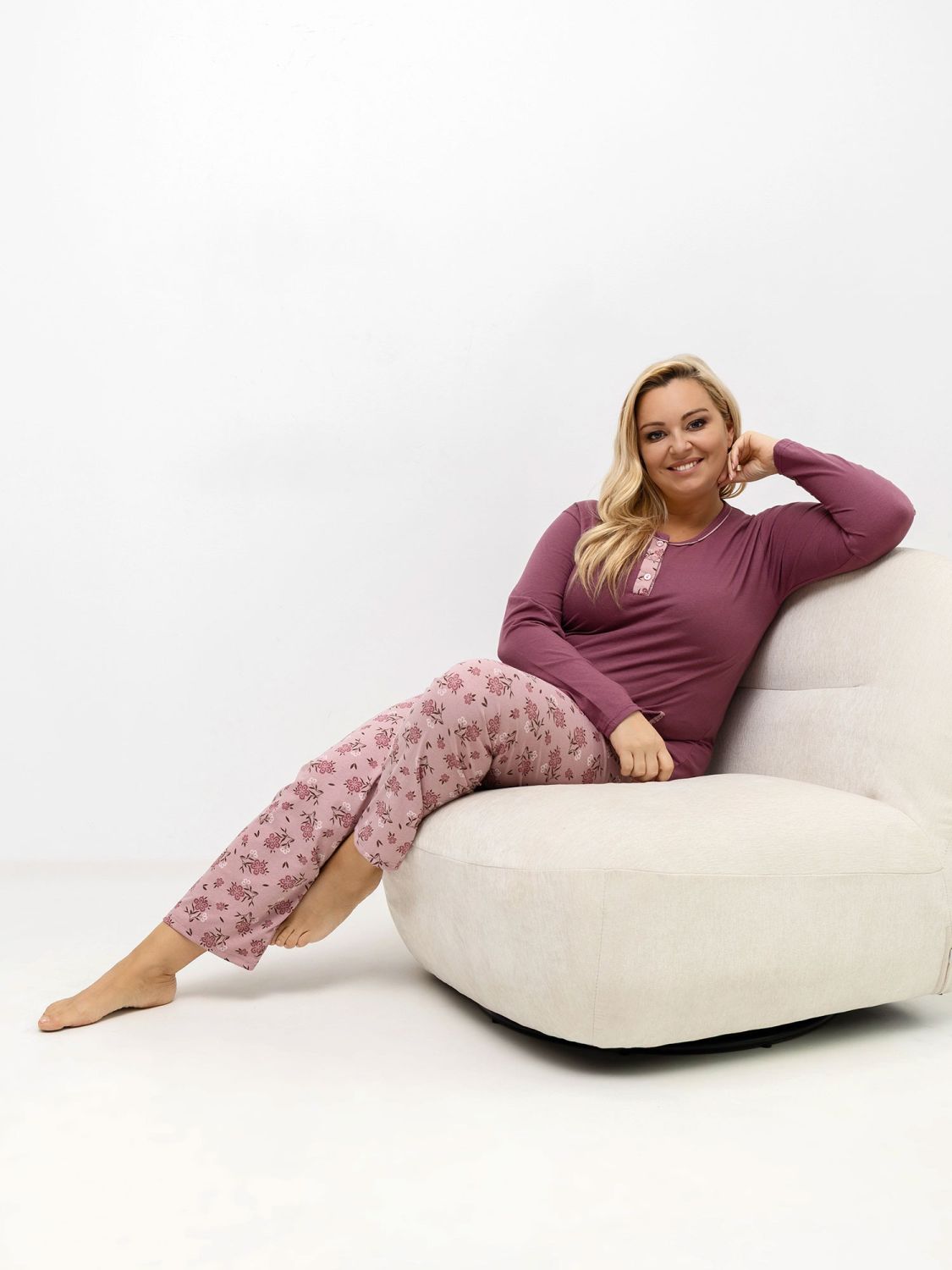 Dámské pyžamo s květinovým vzorem a dlouhým rukávem, růžové