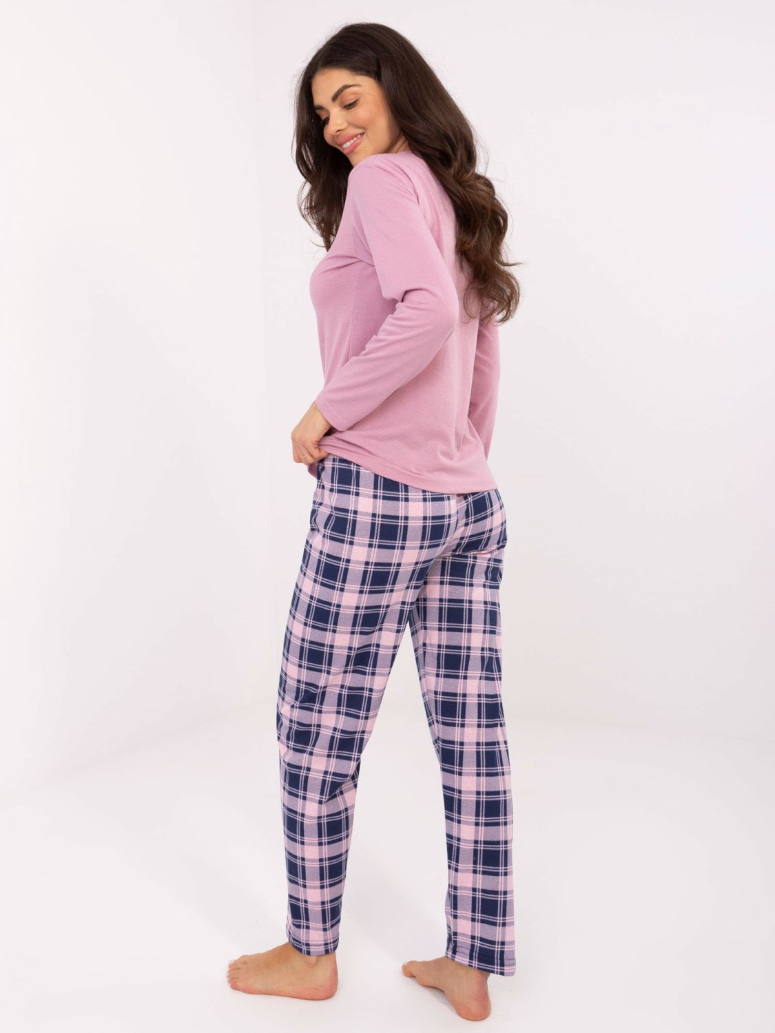 Dámské pyžamo s dlouhým rukávem v růžové barvě s kostkovaným vzorem