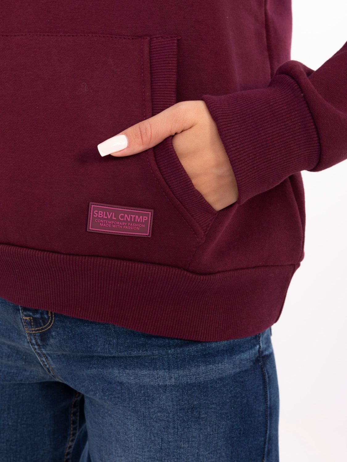 Stylová červená mikina s kapucí