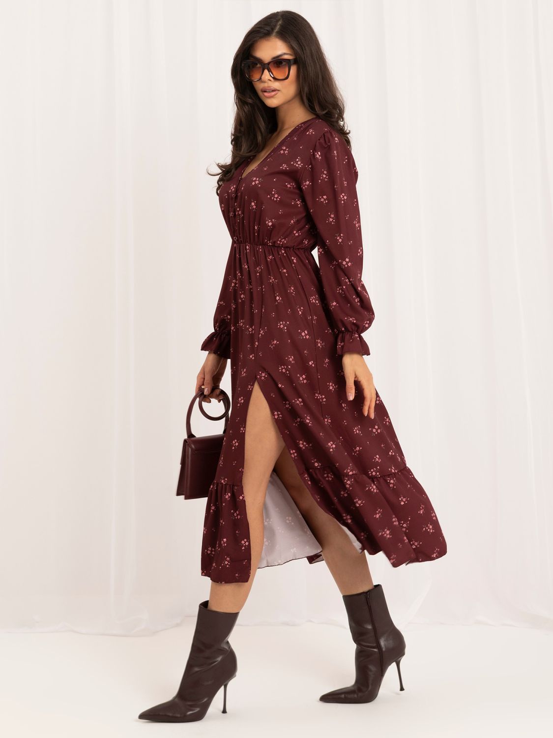 Bordó midi šaty s květinovým vzorem a volánem