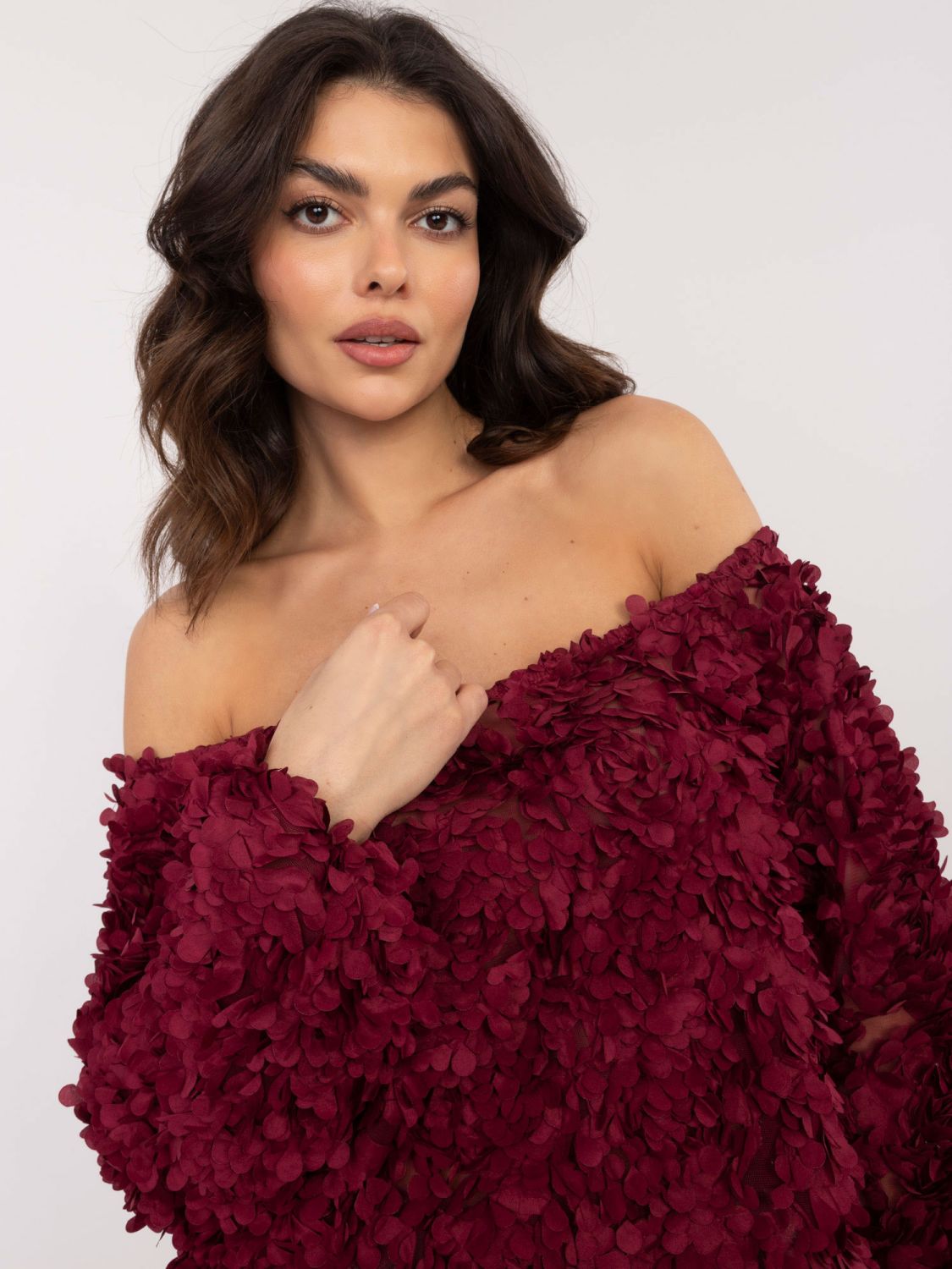 Elegantní bordó halenka s odhalenými rameny