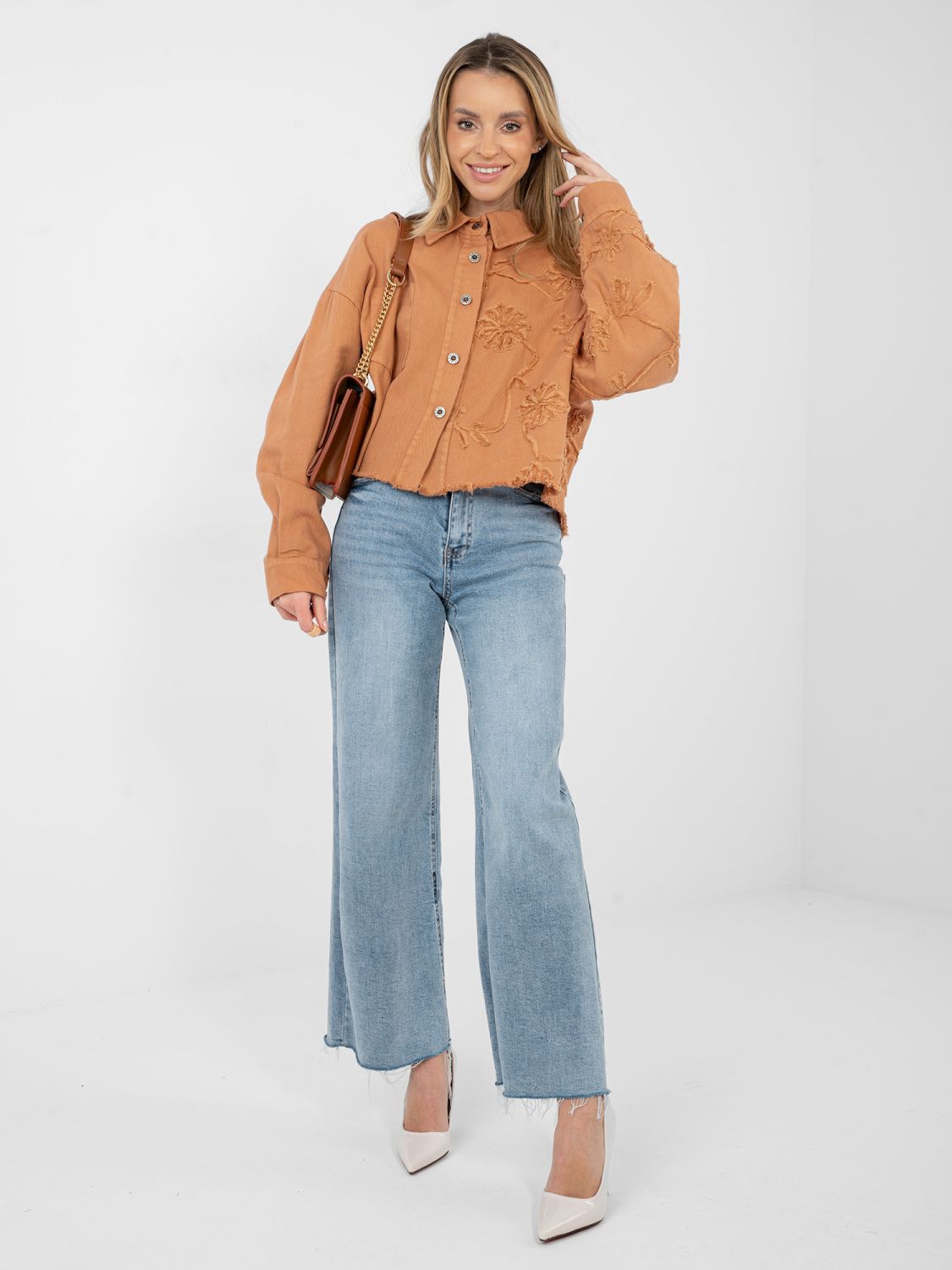 Krátká oranžová džínová bunda s květinovou aplikací