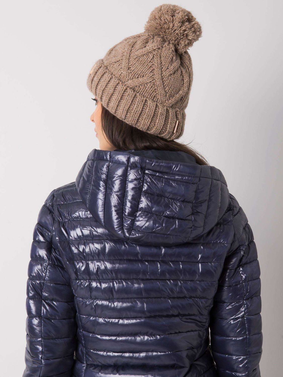 Extra teplá čepice v tmavě béžové barvě s podšívkou