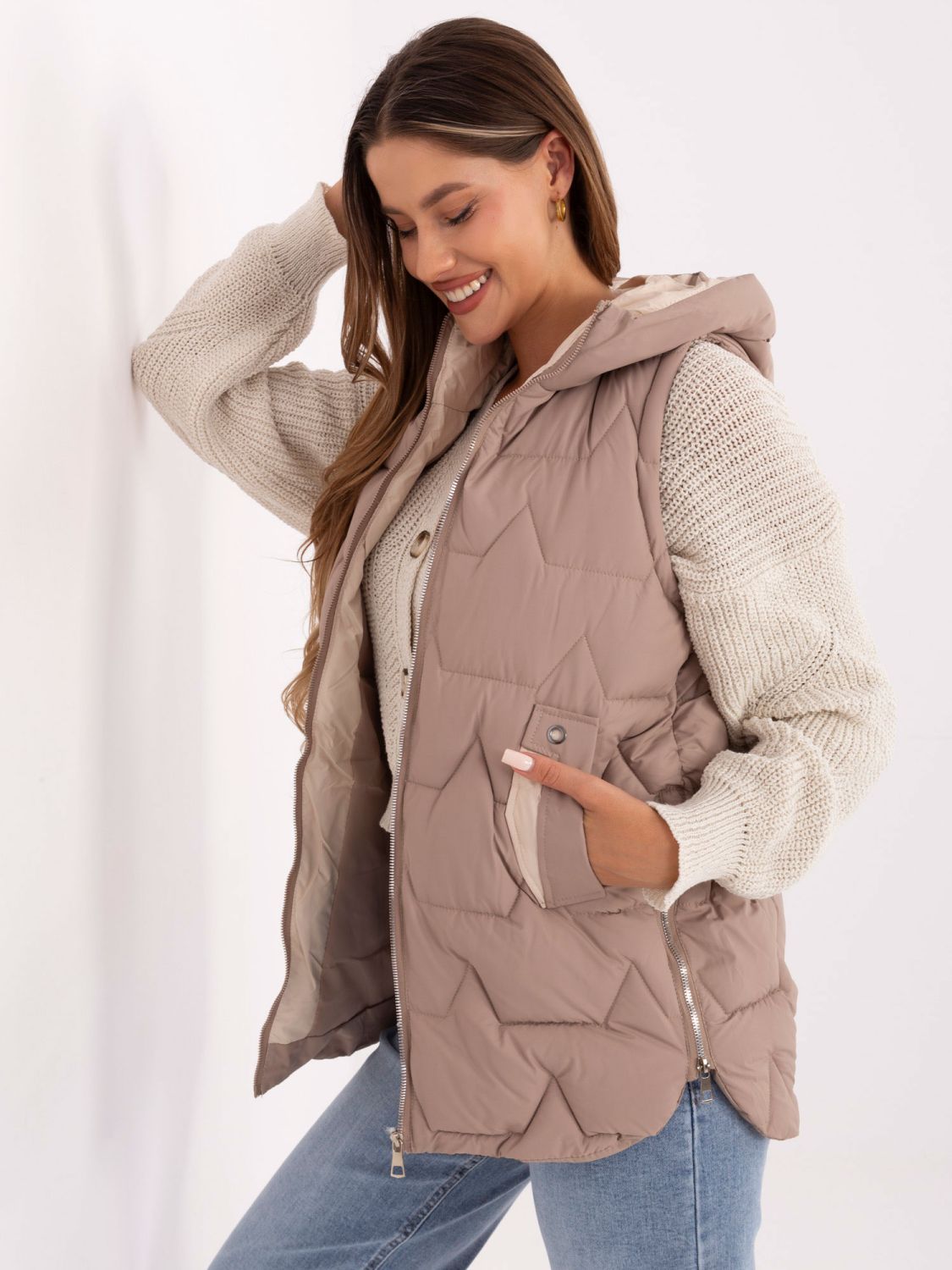 Stylová béžová vesta