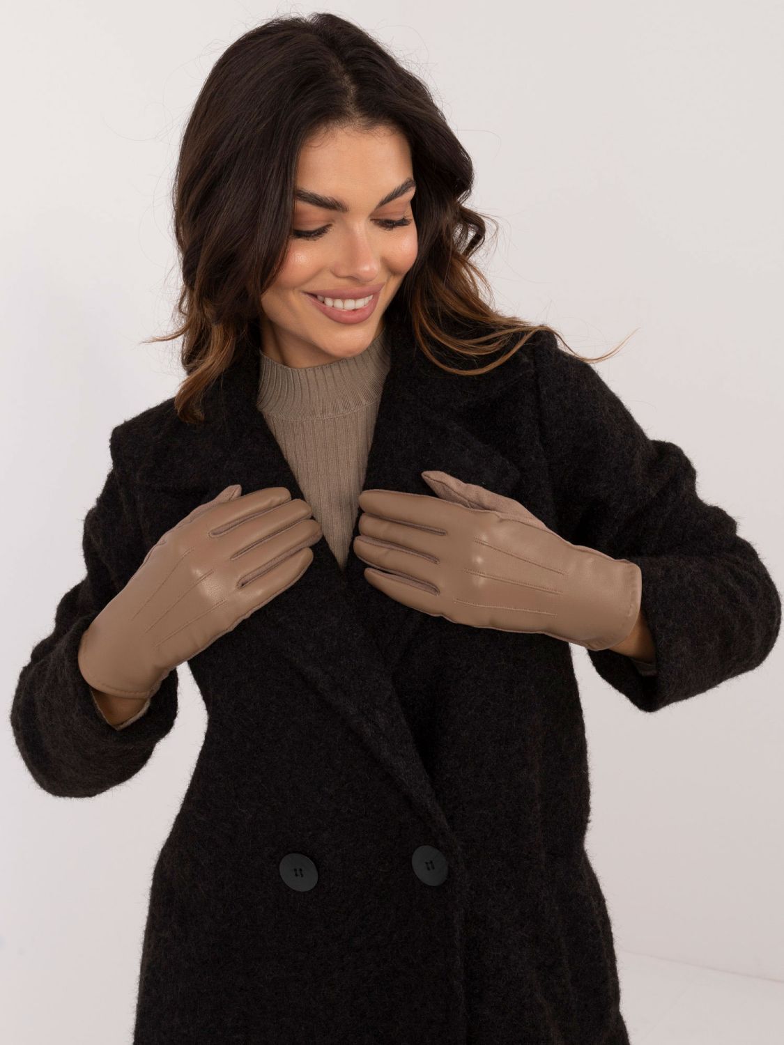 Elegantní tmavě béžové rukavice s teplou podšívkou