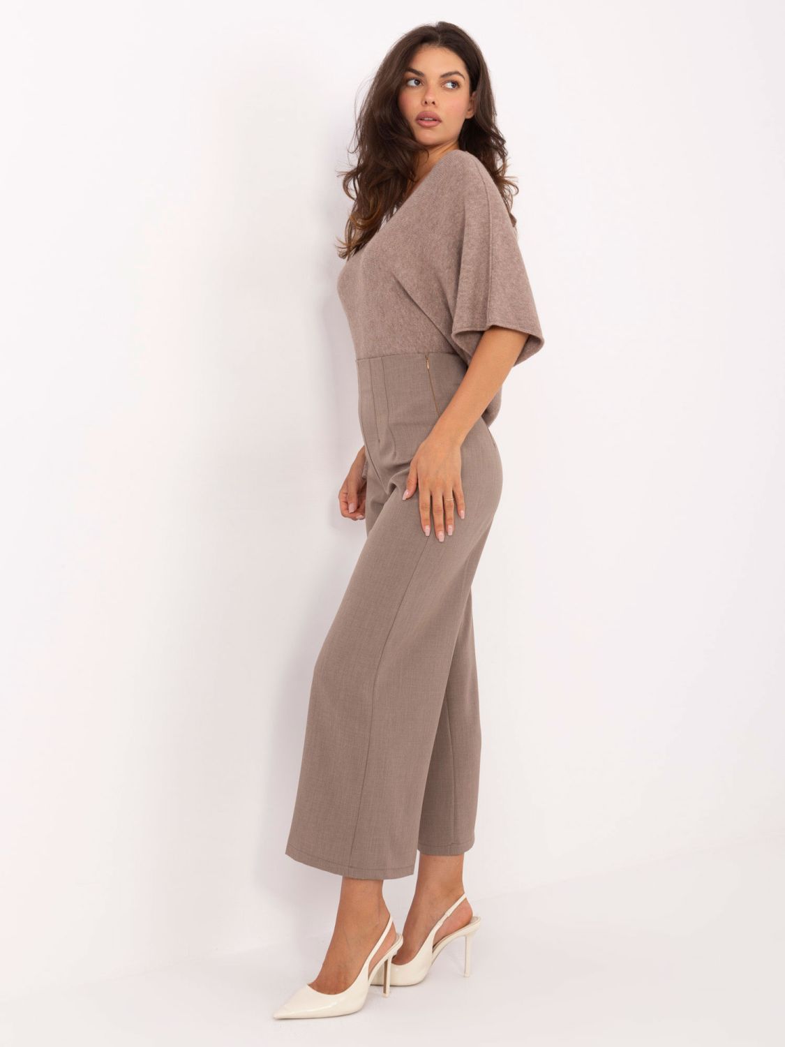 Elegantní tmavě béžové kalhoty s vysokým pasem