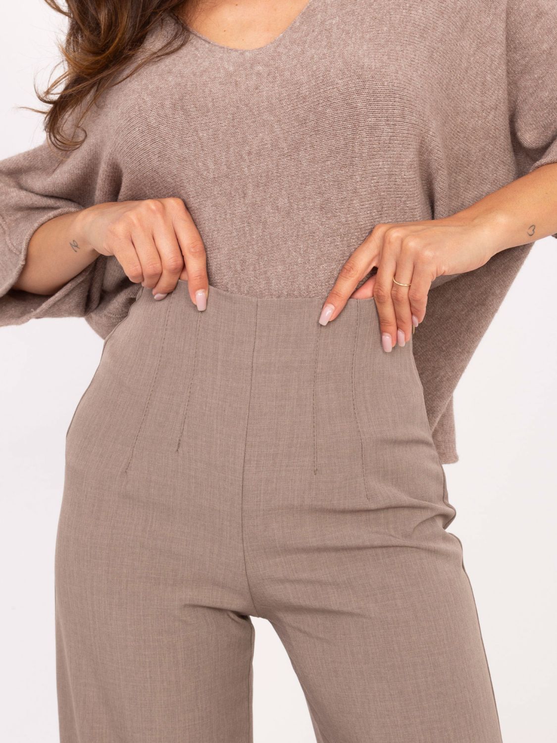 Elegantní tmavě béžové kalhoty s vysokým pasem