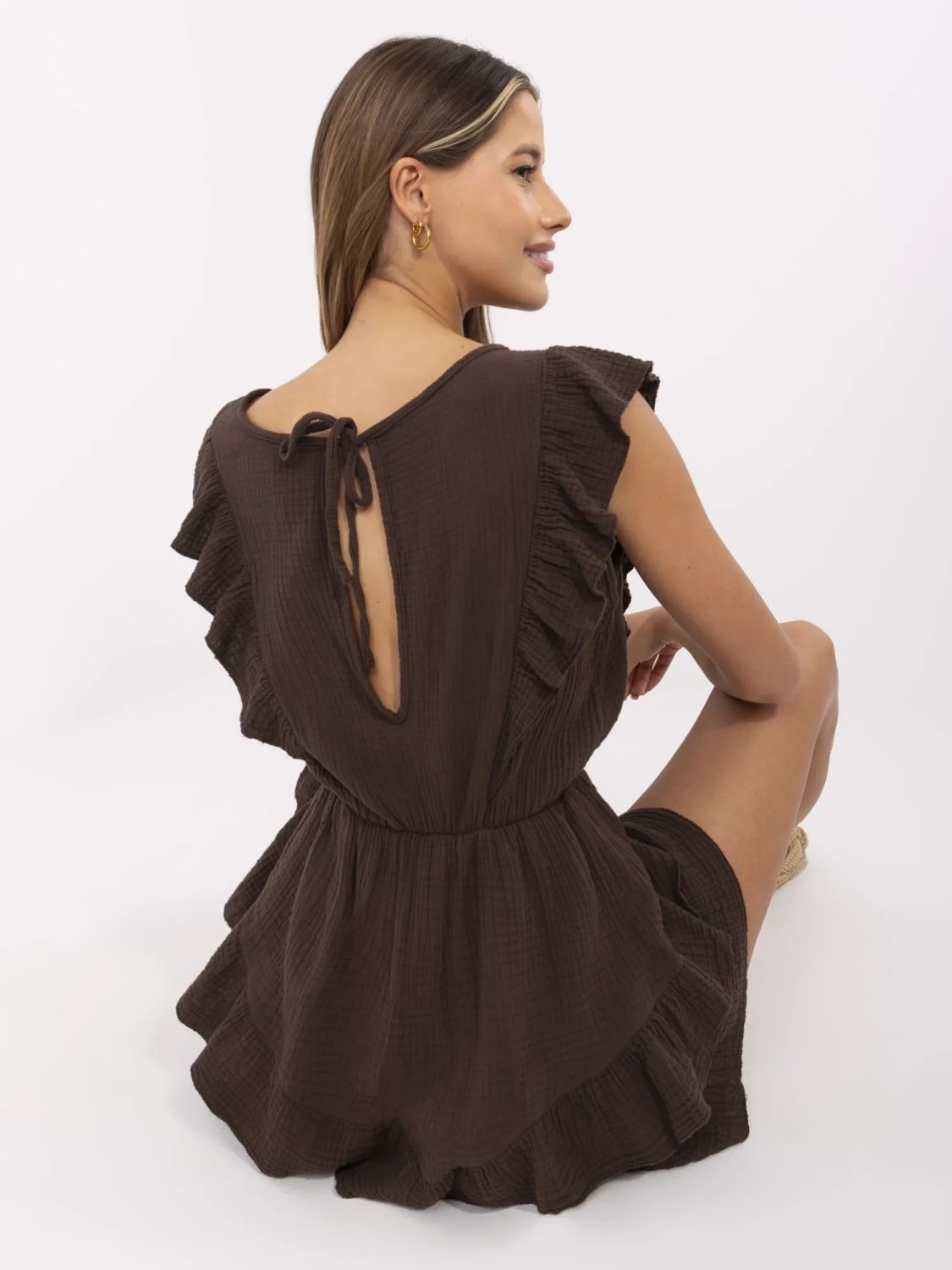 Overal v tmavě hnědé barvě