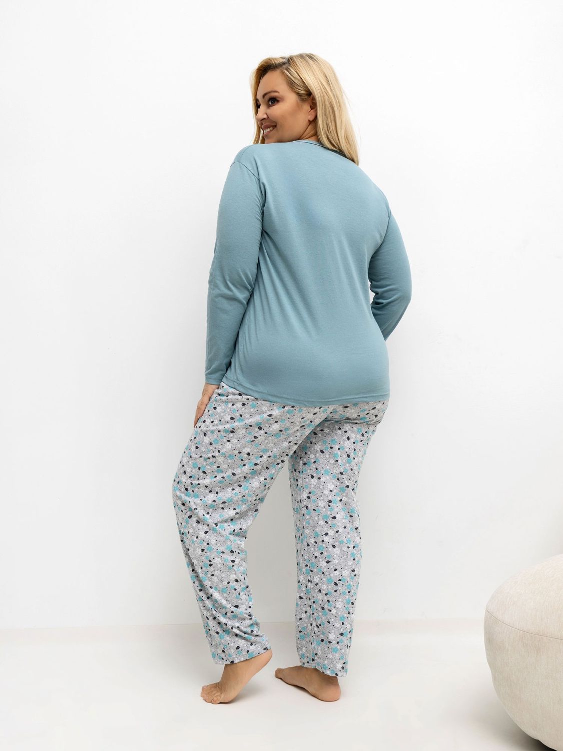 Dámské bavlněné pyžamo s květinovým vzorem a knoflíky