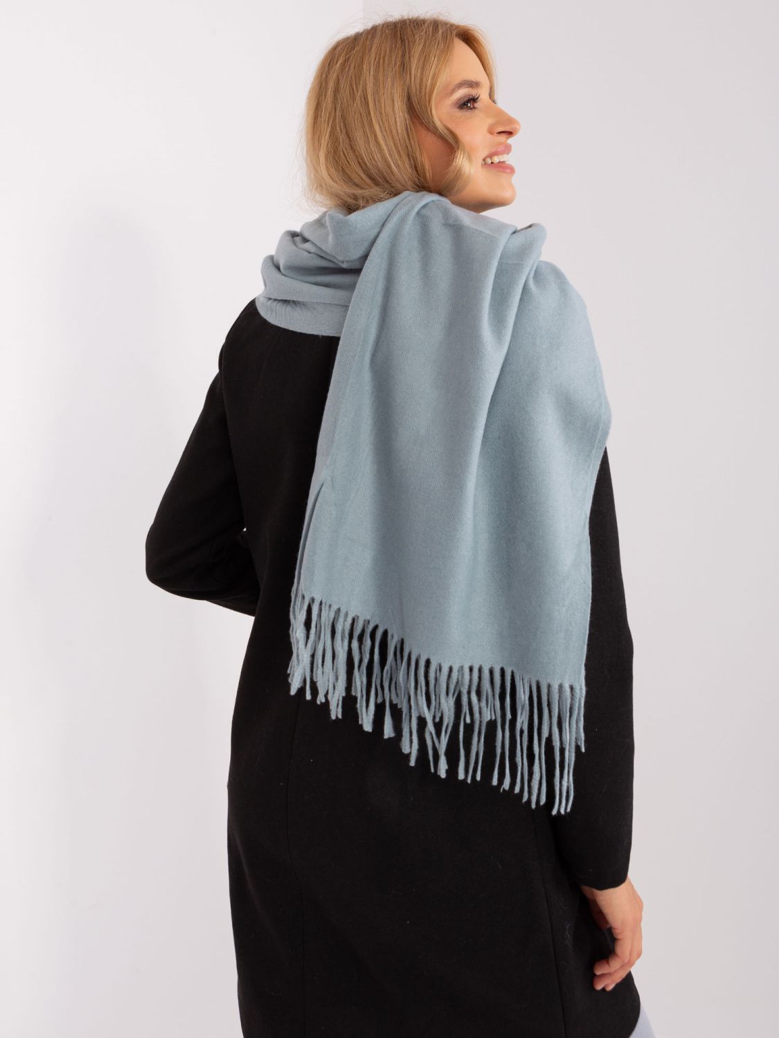 Hladká dámská šála v mátové barvě