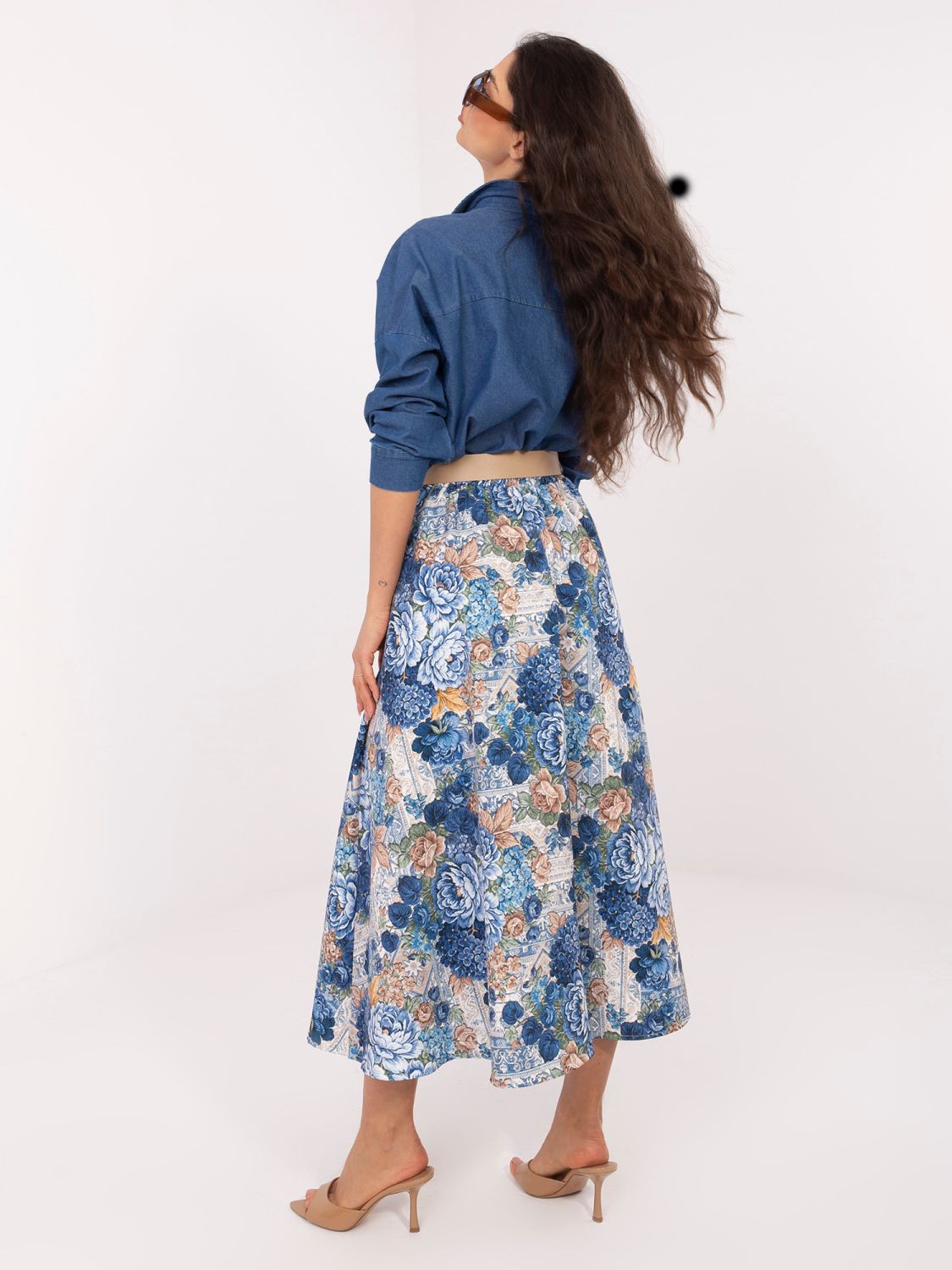 Elegantní midi sukně s květinovým vzorem a páskem, modrá