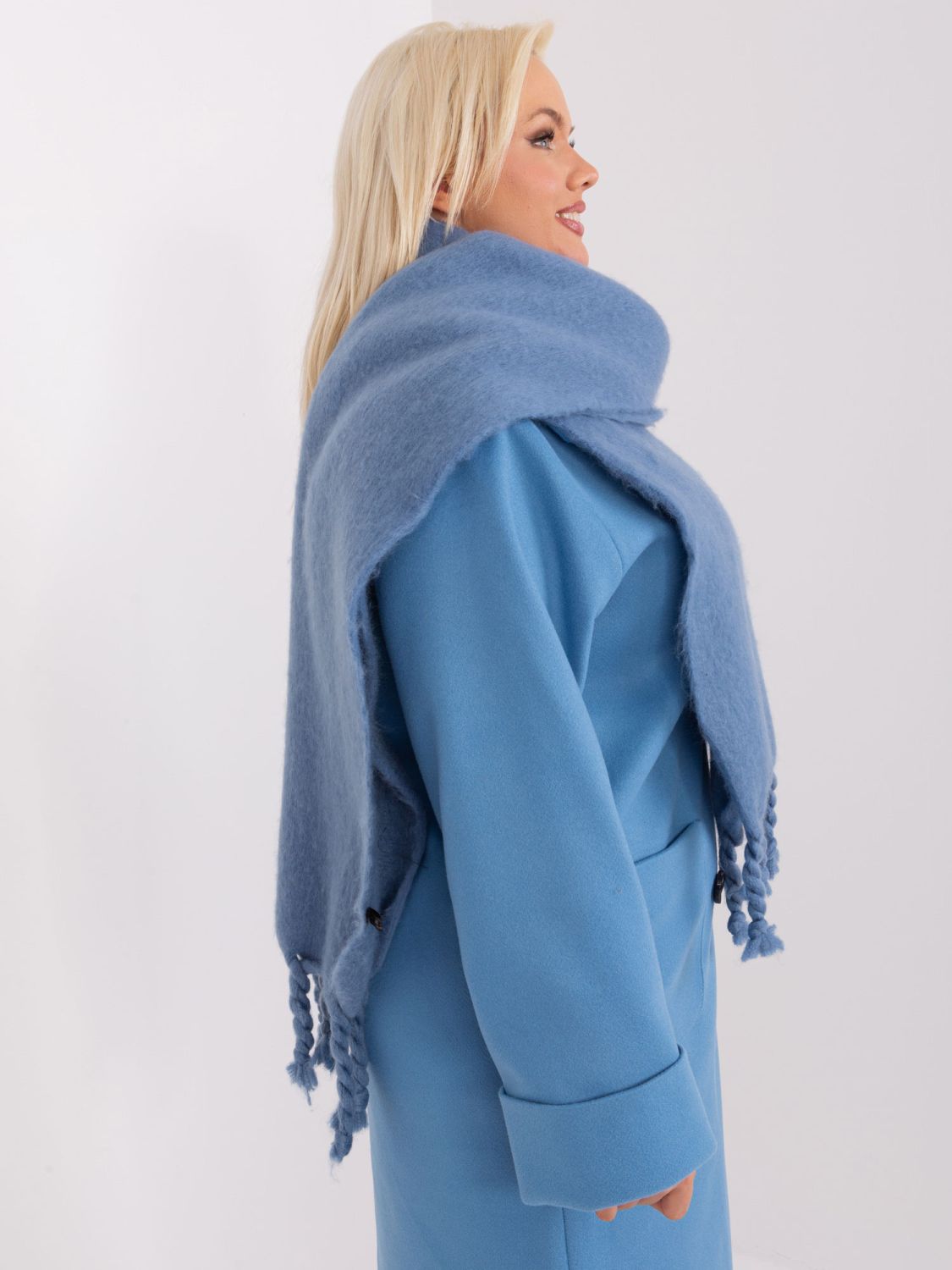 Elegantní tmavě modrá šála