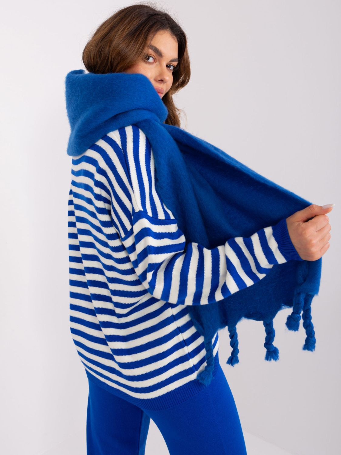 Elegantní modrá šála