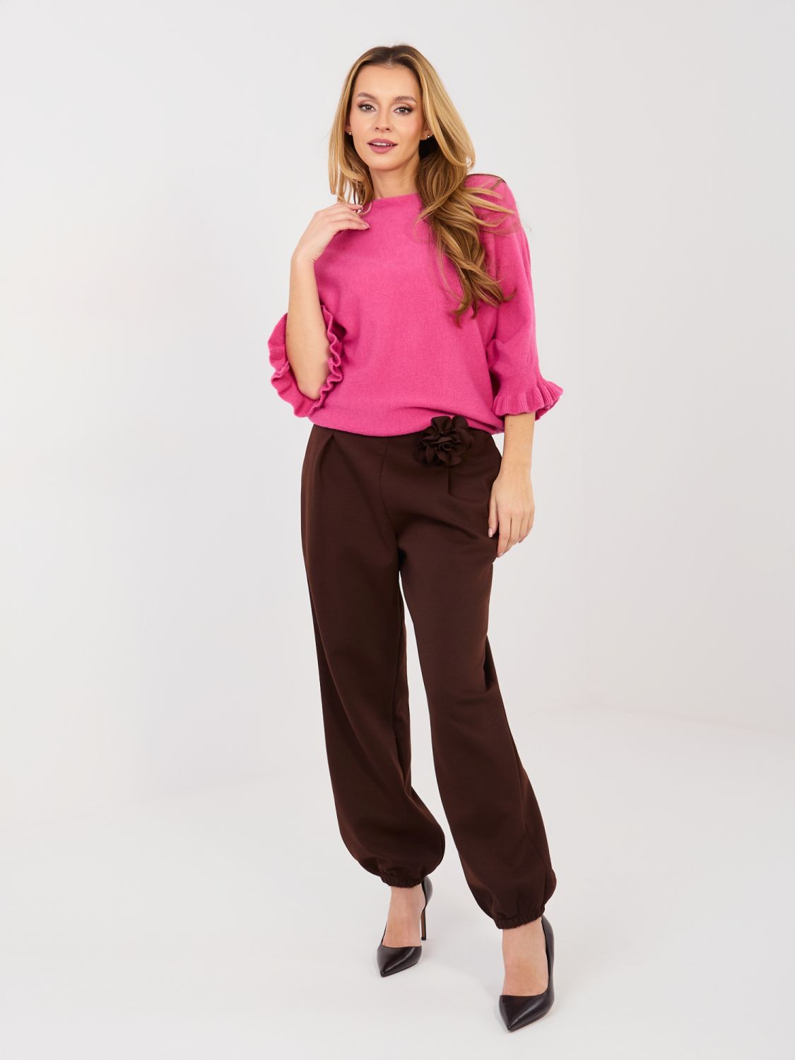 Růžový pulovr s 3/4 rukávy a volánem