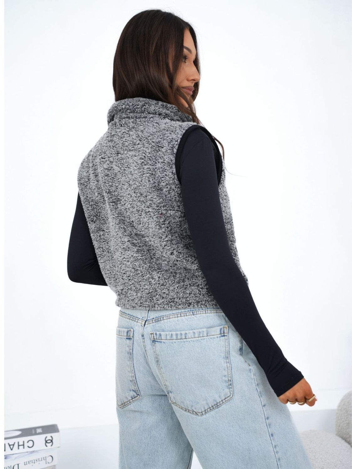 Dámská šedá kožešinová vesta