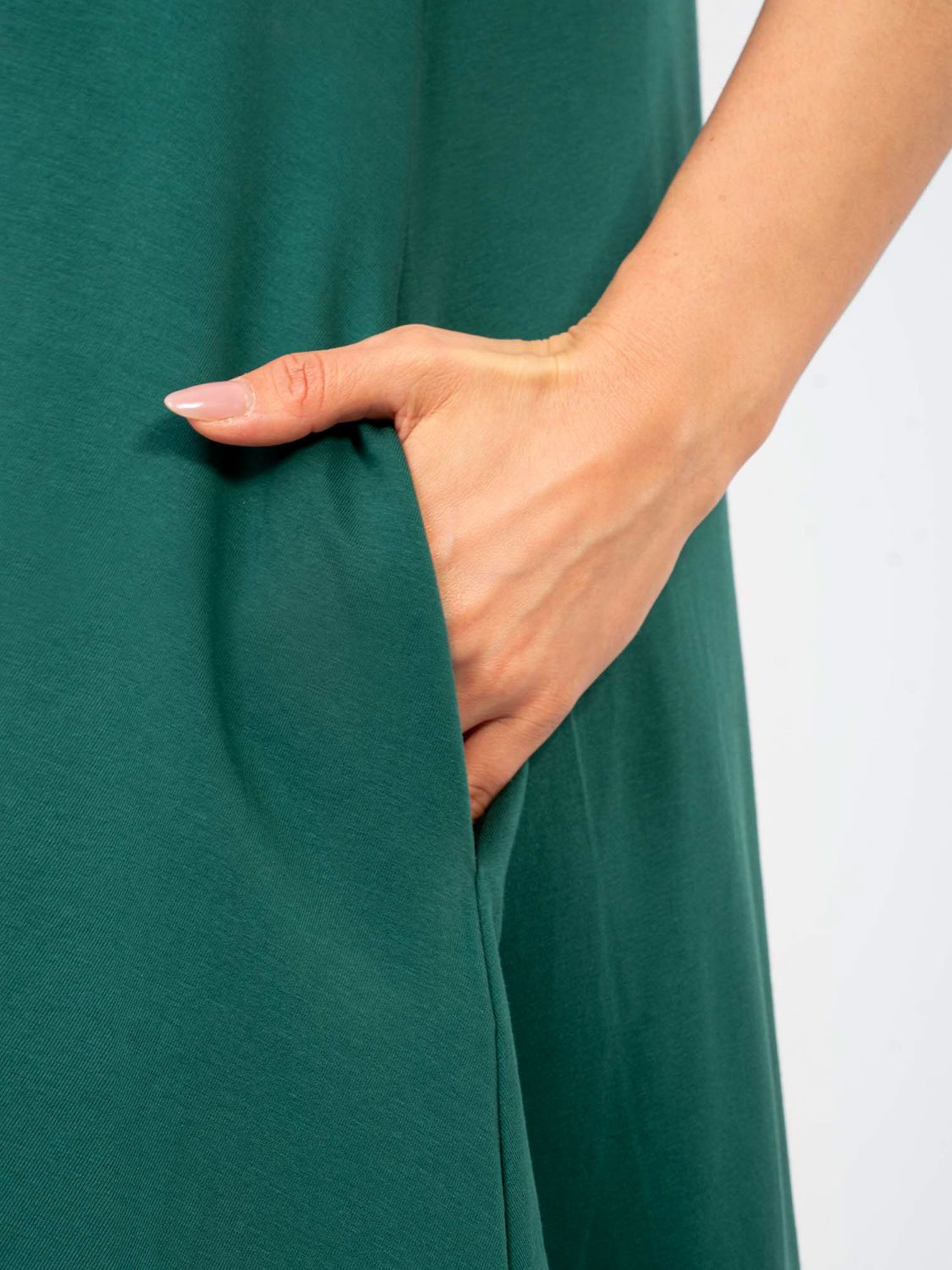 Maxi letní šaty na ramínka v tmavě zelené barvě