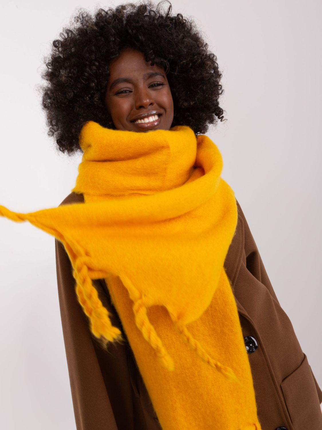 Elegantní žlutá šála