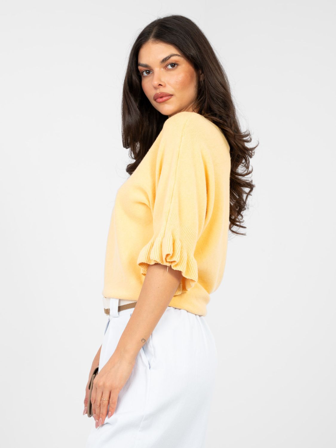 Elegantní svetr s 3/4 rukávy a volánem v žluté barvě