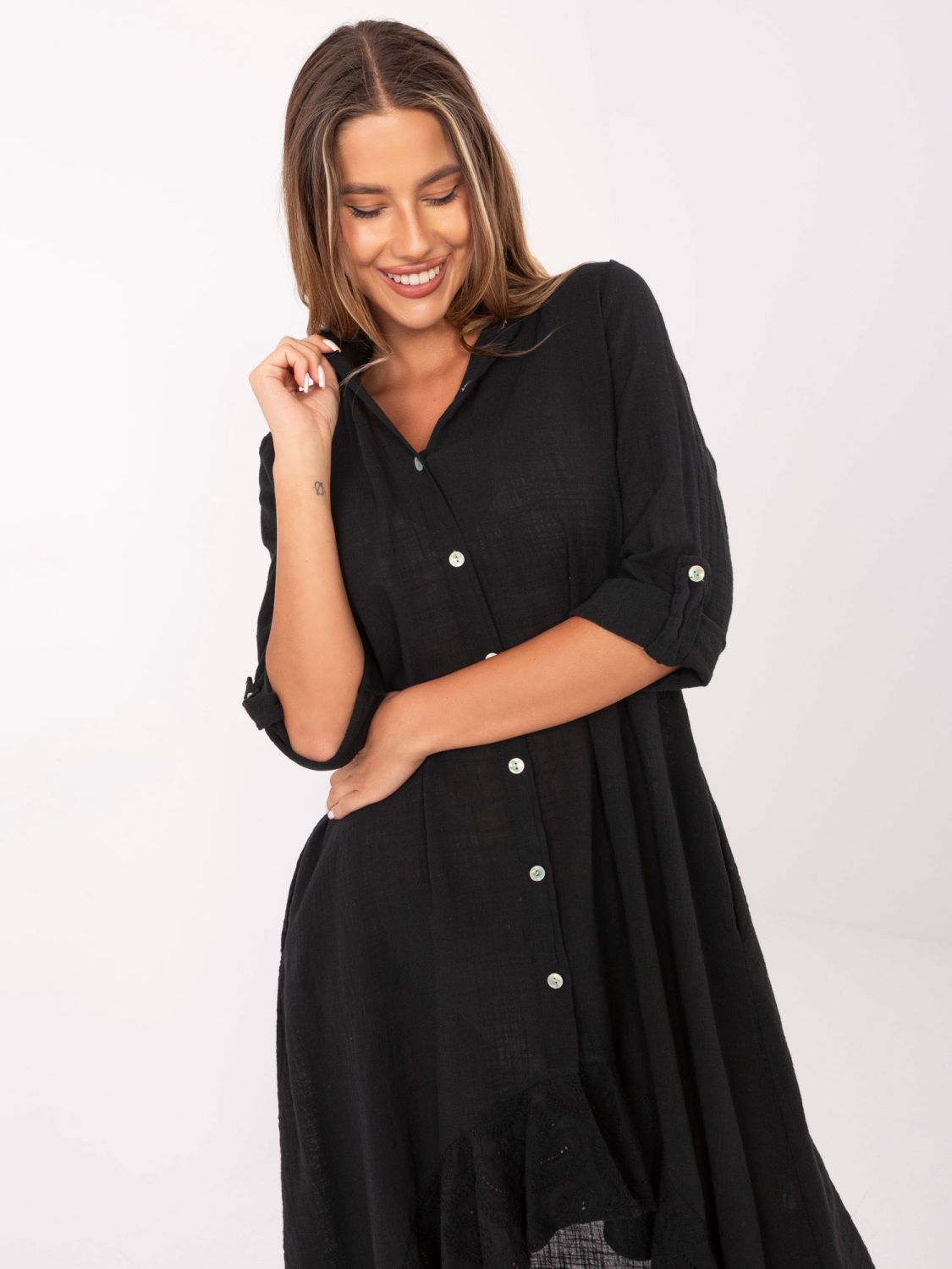 Asymetrické černé šaty s 3/4 rukávem