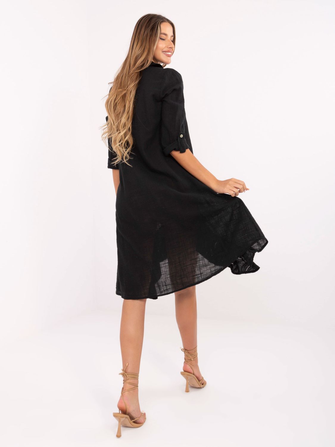 Asymetrické černé šaty s 3/4 rukávem