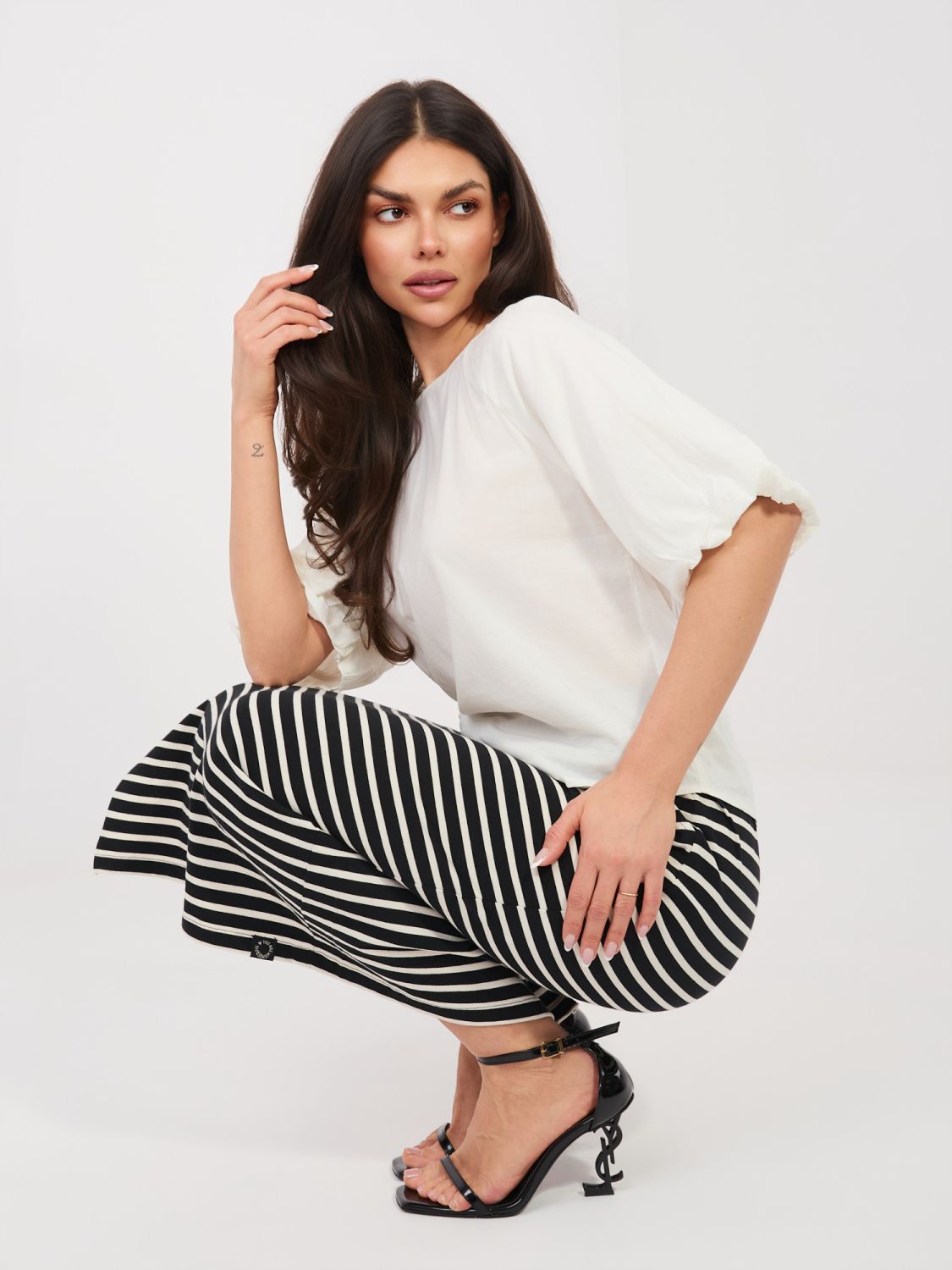 Černá midi sukně s proužky a kapsami