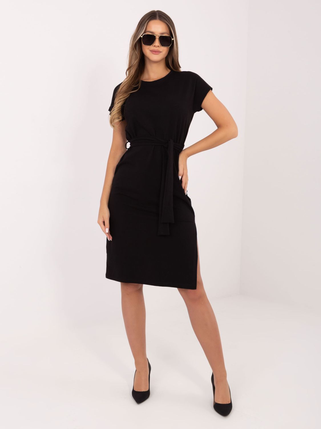 Černé bavlněné letní šaty s páskem