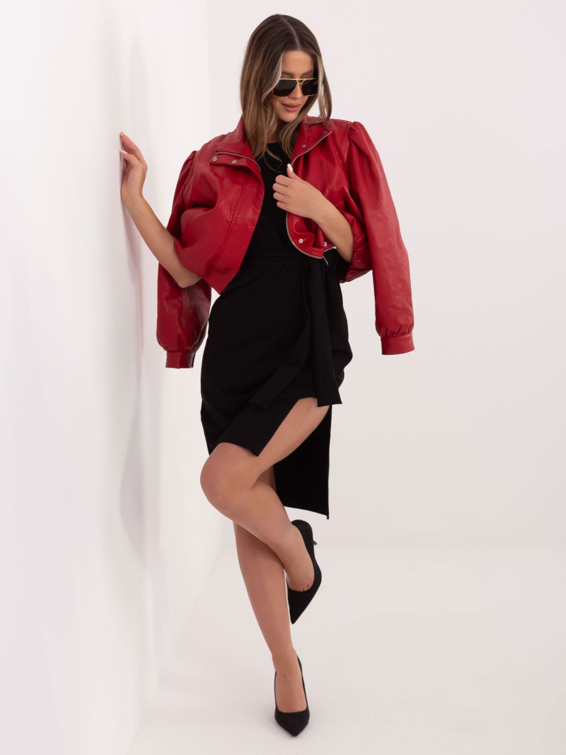 Černé bavlněné letní šaty s páskem