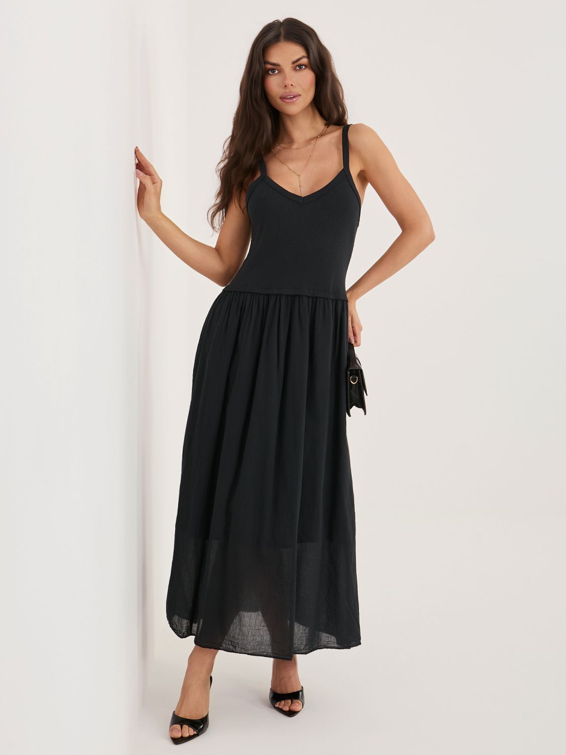 Černé maxi letní šaty na ramínka