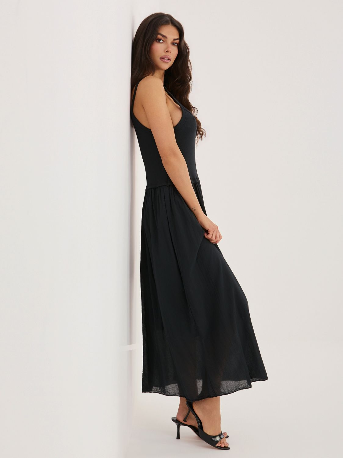 Černé maxi letní šaty na ramínka