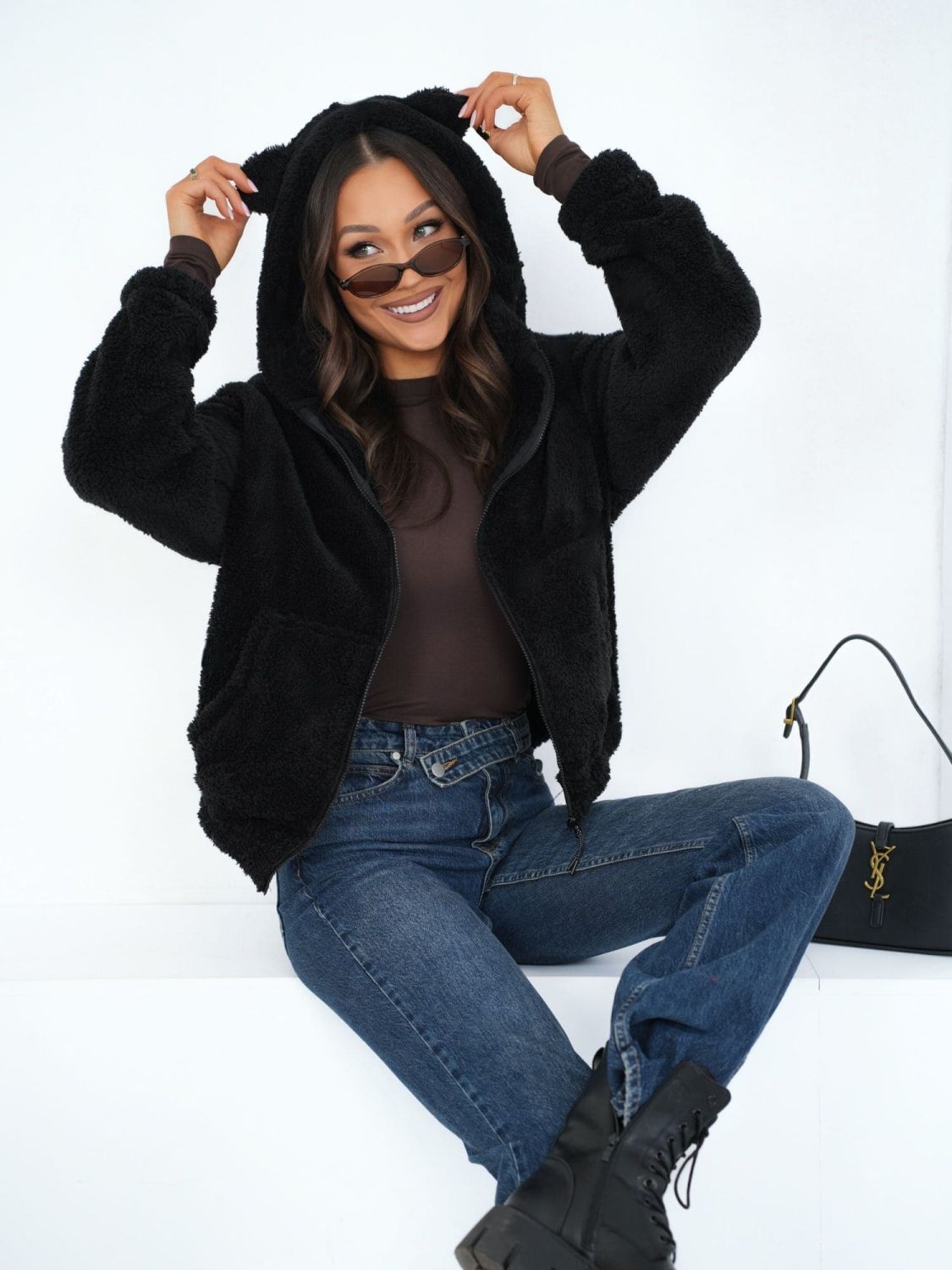 Černá mikina na zip s kapucí