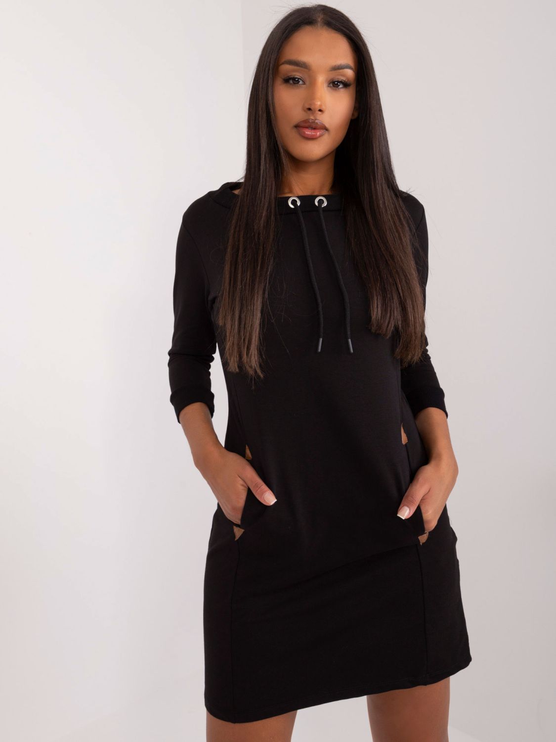 Černé bavlněné mini šaty s 3/4 rukávem