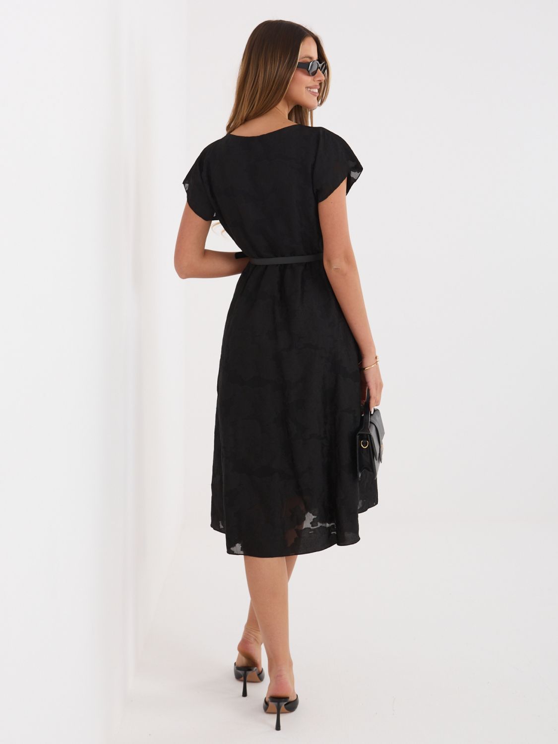 Černé rozšířené midi šaty s páskem