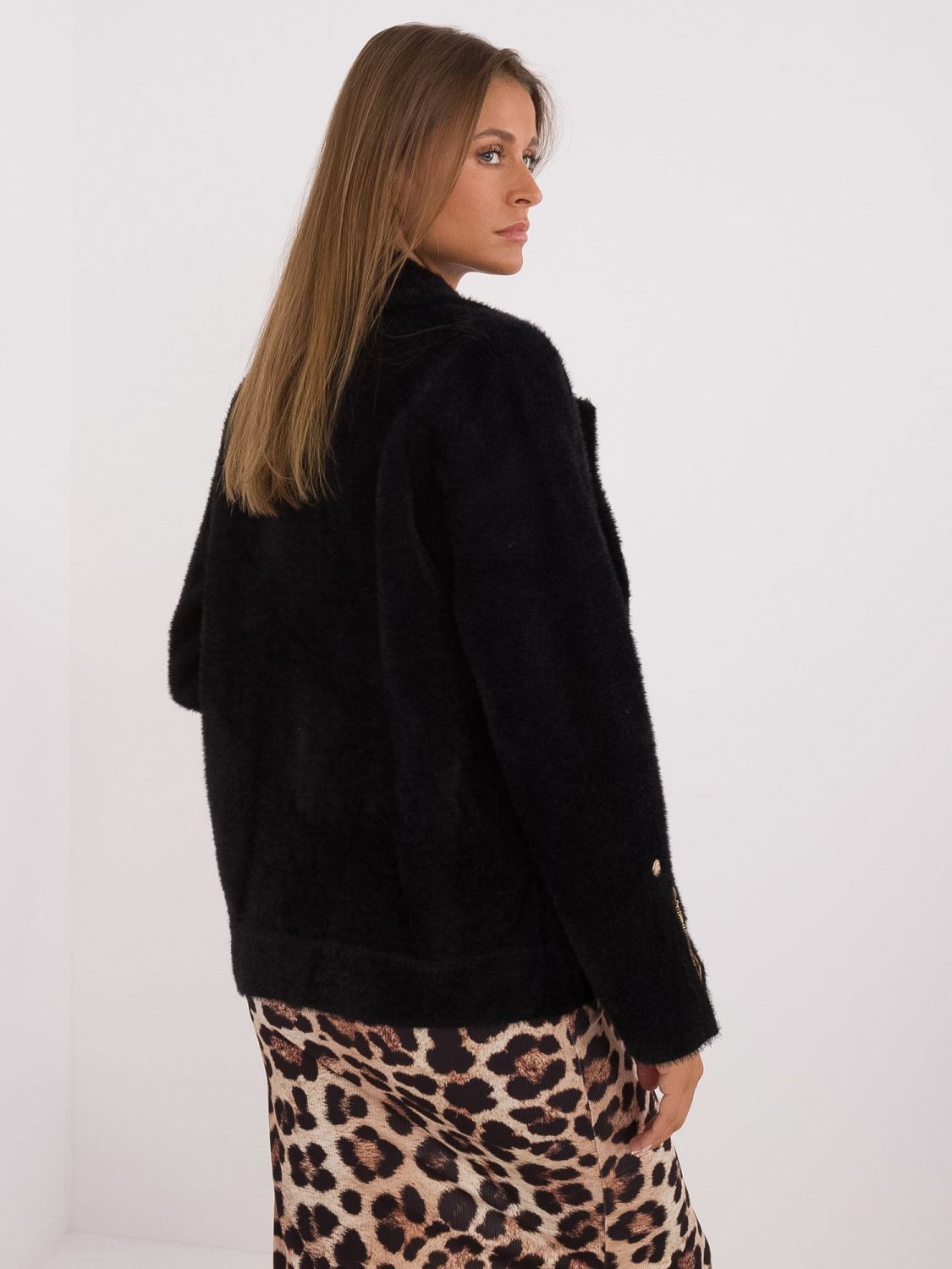 Elegantní černá přechodová bunda