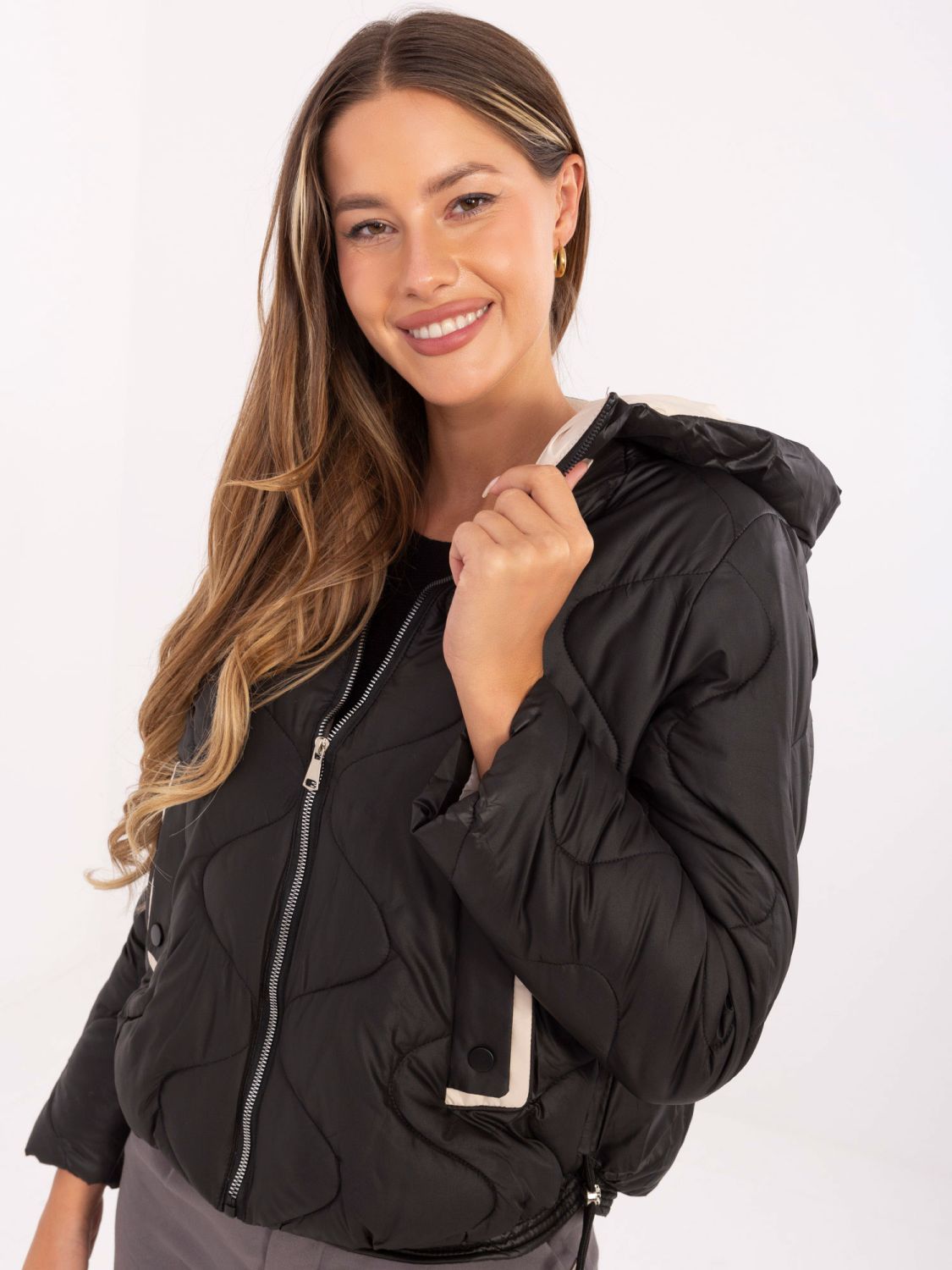 Stylová černá přechodná bunda