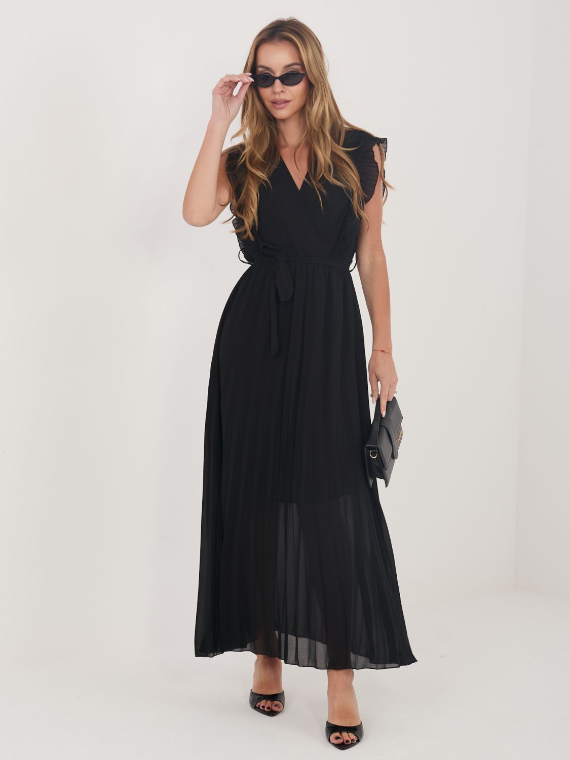 Černé rozšířené midi šaty s páskem