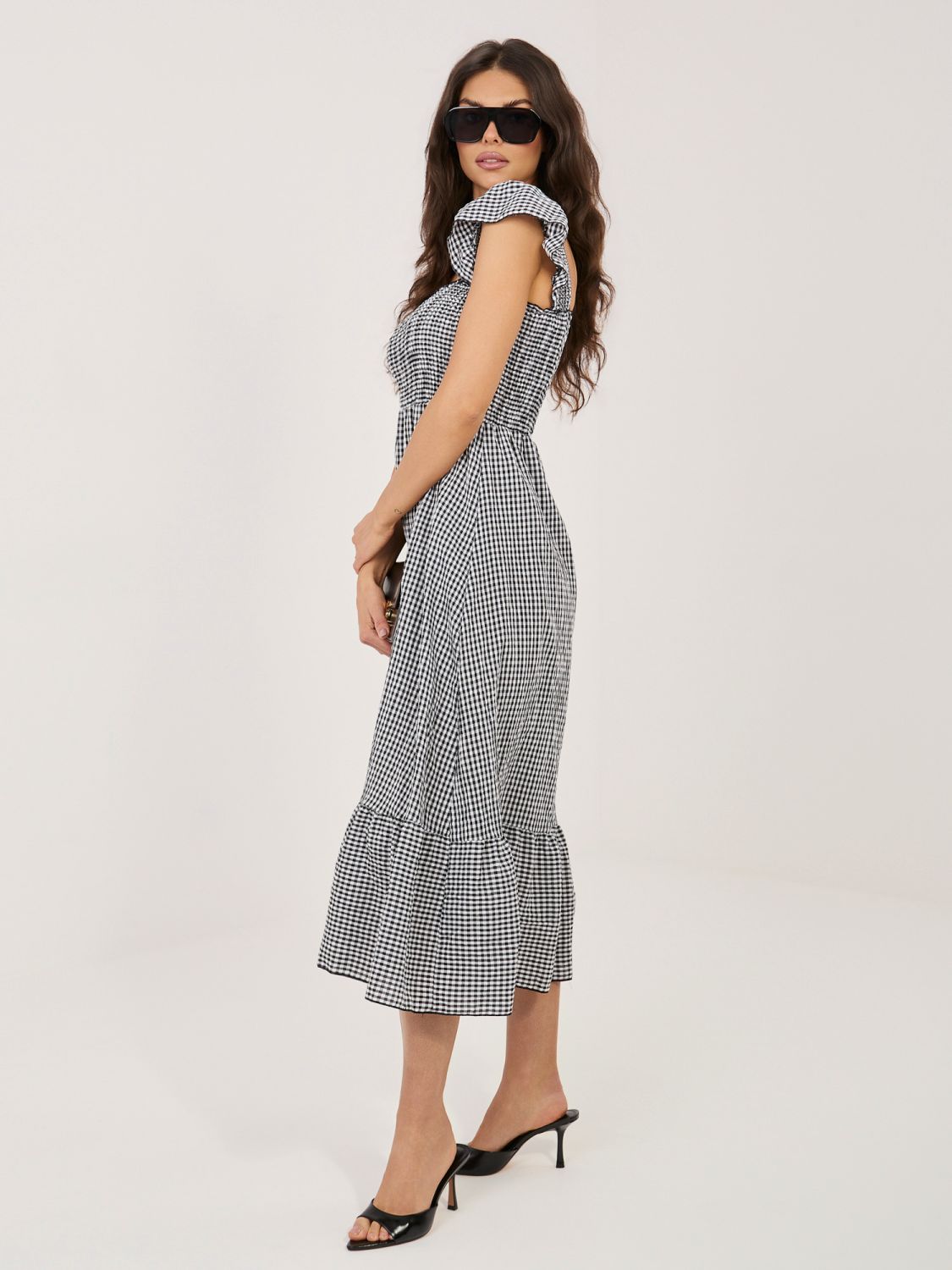 Černé midi šaty s volánem a kostkovaným vzorem