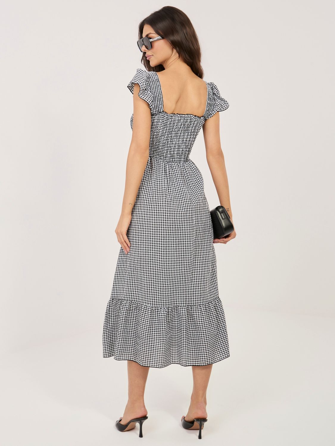 Černé midi šaty s volánem a kostkovaným vzorem